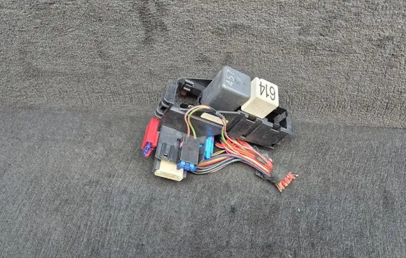 Audi A4 S4 B7 8E 8H Relay mounting block 8E1937503B 8E0951253 038907281B