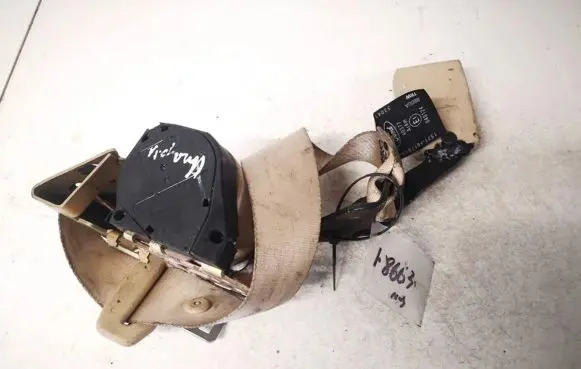 Middle seatbelt (rear)