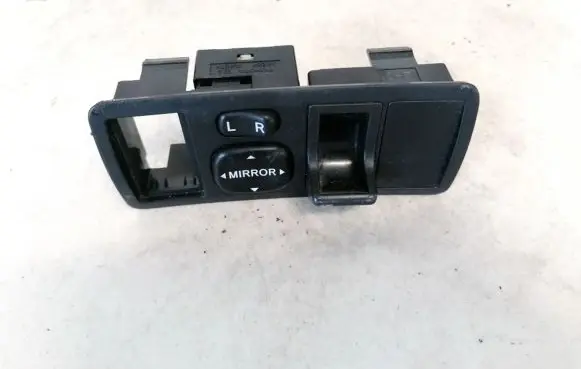 Toyota Corolla E120 E130 Wing mirror switch 183574