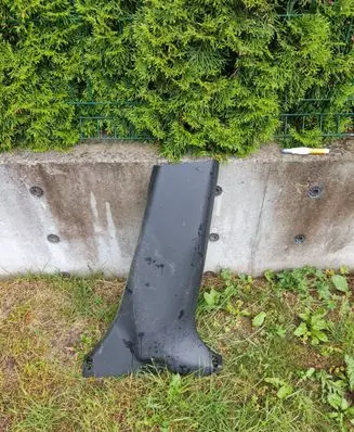 (B) pillar trim (bottom)