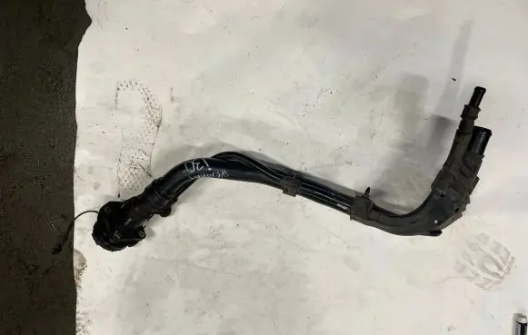 Hyundai i30 Fuel tank filler neck pipe 