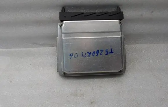 Volvo V70 Engine control unit/module 30668478A 0000011698