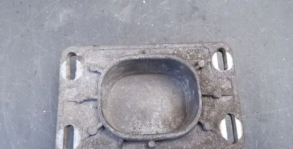 Audi A4 S4 B6 8E 8H Engine mounting bracket 8E0199335K