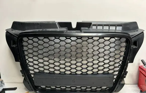 Audi A3 S3 8P Front bumper upper radiator grill 109515 GGDDG3