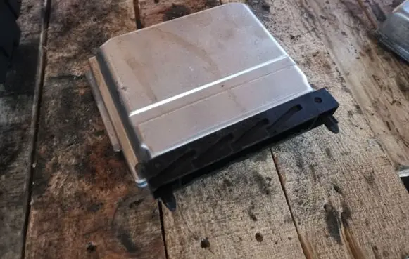 Volvo V70 Engine control unit/module 0261206272