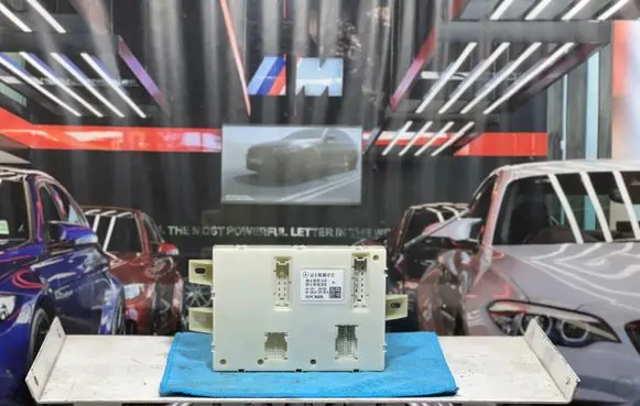 Mercedes-Benz GLE AMG (W166 - C292) SAM control unit A1669004712