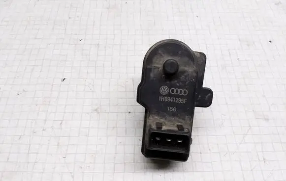 Volkswagen Golf III Headlight level adjustment motor 1H0941295F