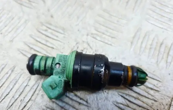 BMW 5 E39 Fuel injector 0280150415