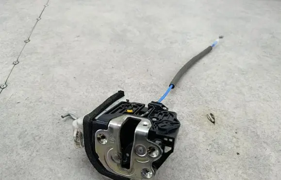 KIA Rio Rear door lock 
