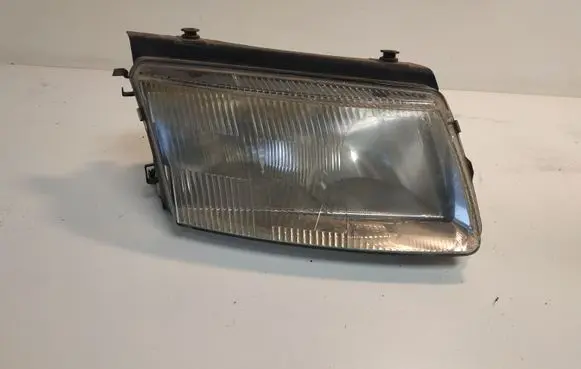 Volkswagen PASSAT B5 Headlight/headlamp 14742600