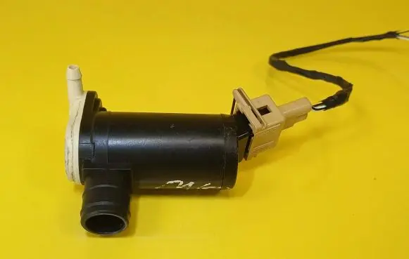 Ford Focus Windscreen/windshield washer pump 06084