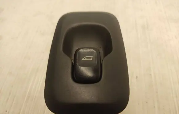 Volvo XC90 Electric window control switch 8685288
