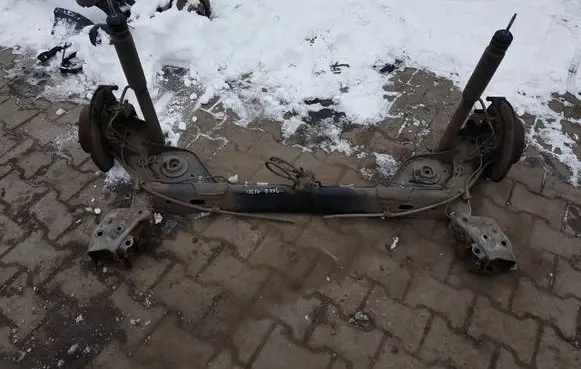 Nissan Juke I F15 Rear axle beam 
