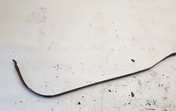 Fuel tank mounting bracket