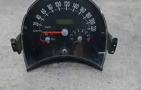 Volkswagen New Beetle Speedometer (instrument cluster) 1C0920800C