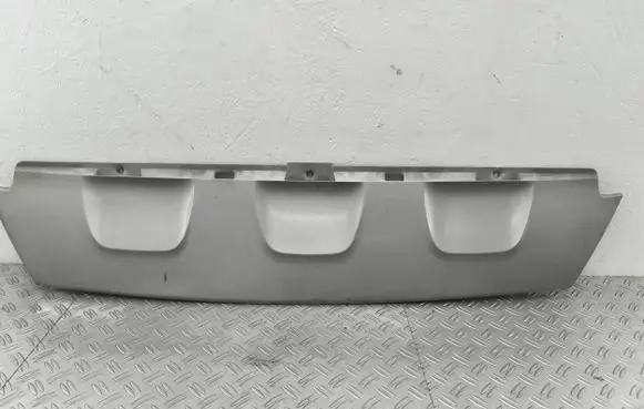 Front bumper lip