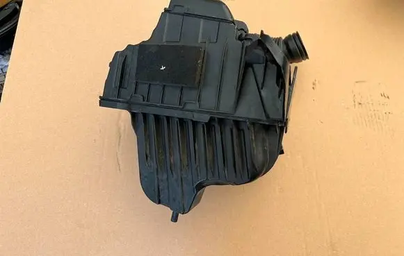 Renault Megane IV Air filter box 165006427R