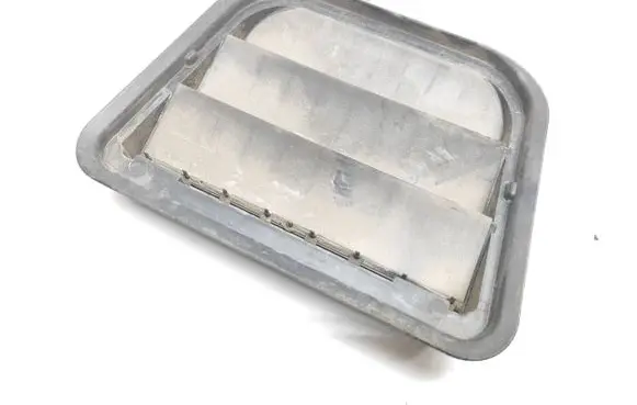 Quarter panel pressure vent