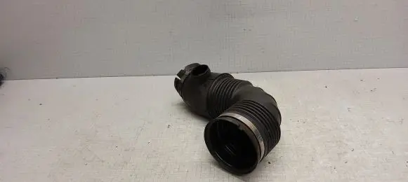 Opel Insignia A Air intake duct part E10942A01 GM55561787