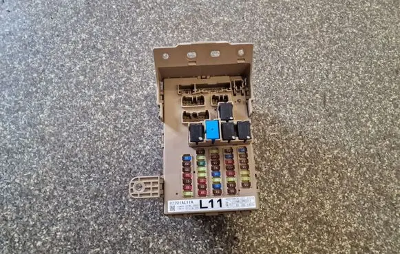 Subaru Legacy Fuse module 82201AL1A