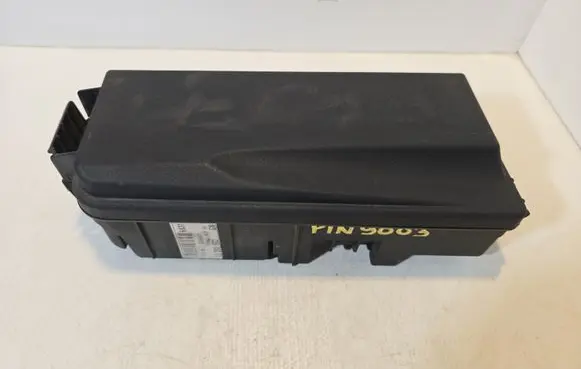 Opel Vectra C Fuse module 13205802