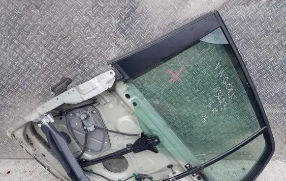 Volkswagen Golf V Rear door window/glass frame 