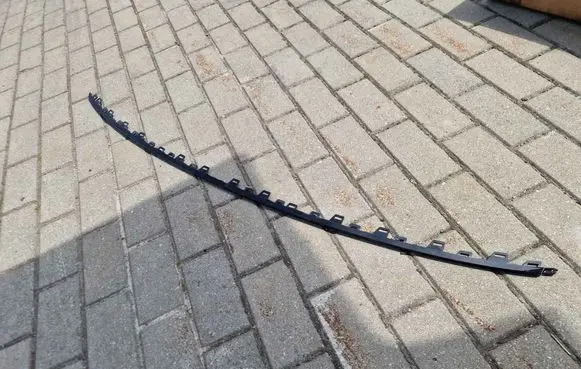 Rear bumper trim bar molding
