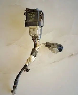 Toyota Avensis T270 Glow plug pre-heat relay 2861067010 1567000671