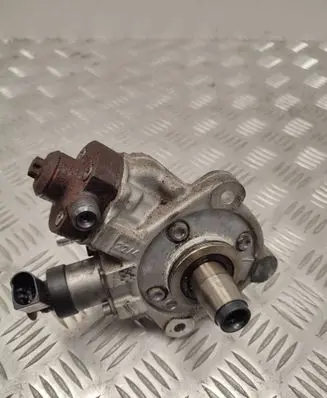 BMW 5 F10 F11 Fuel injection high pressure pump 7810696