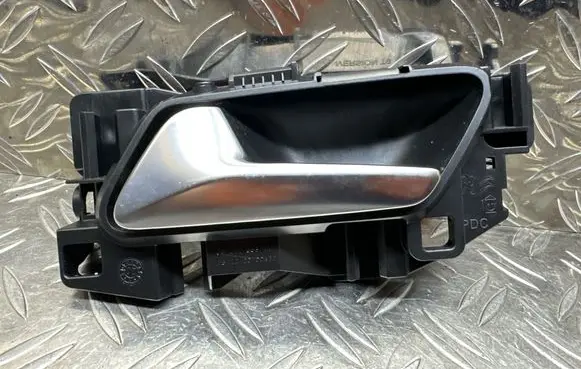 Peugeot 208 II Front door interior handle 98201553VV