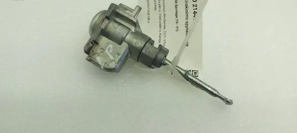 KIA Sportage Front door lock (next to the handle) 4A9LH1