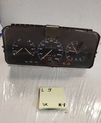 Volkswagen Golf II Speedometer (instrument cluster) 81117621 191919033M