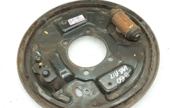 Suzuki Grand Vitara II Rear brake disc plate dust cover 5311065J02