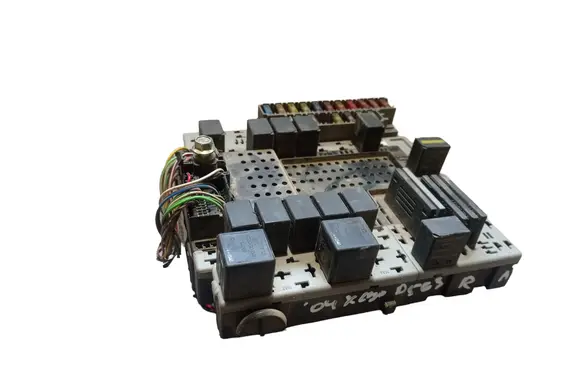 Volvo XC90 Fuse module 30679527 08696098