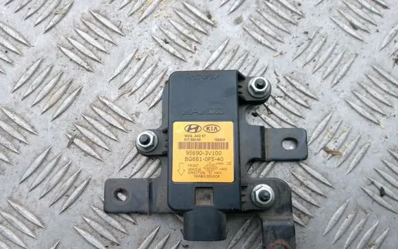 Hyundai i40 ESP acceleration yaw rate sensor 956903V100 BG6810F540