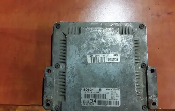 Peugeot 607 Engine control unit/module 0281010880 9647473580