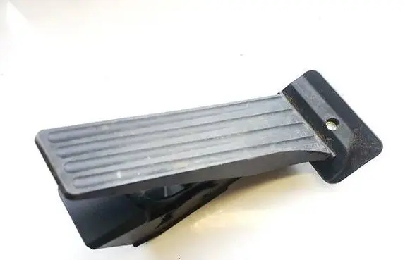 Accelerator throttle pedal