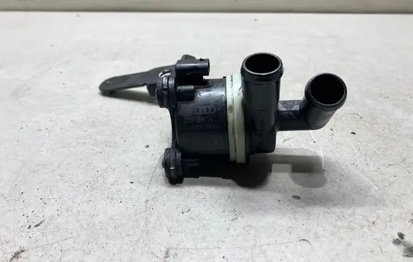 Volkswagen Caddy Electric auxiliary coolant/water pump 5N0965561A