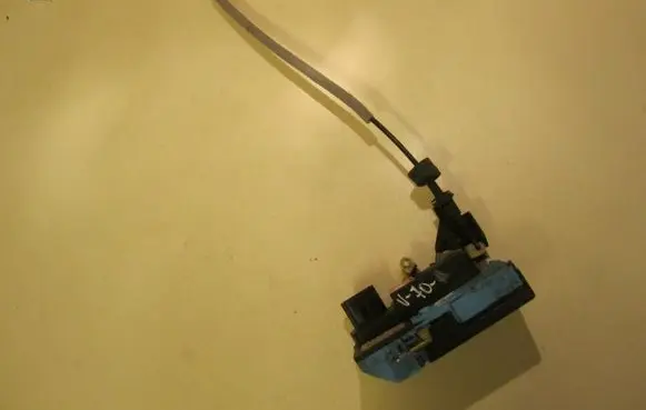 Volvo V70 Front door lock 30699748