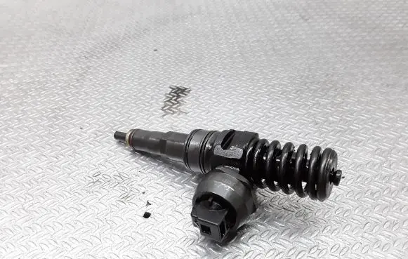 Skoda Octavia Mk2 (1Z) Fuel injector 038130073AG