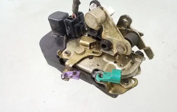 Chrysler PT Cruiser Front door lock