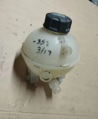Peugeot 308 Coolant expansion tank/reservoir 9678125880