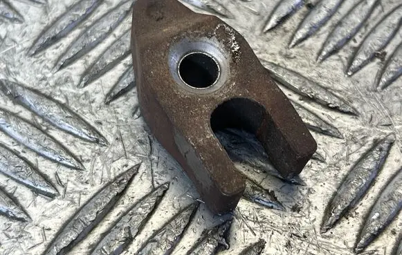Toyota Yaris Fuel Injector clamp holder 