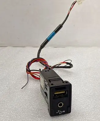 Toyota Hilux (AN10, AN20, AN30) AUX in-socket connector 861900K010 505506 CALS01G2TT