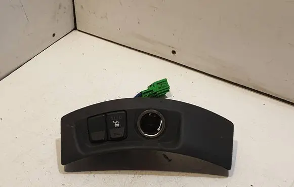 Volvo V50 Cigarette lighter 8686026