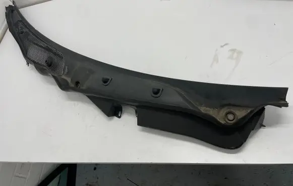 Mercedes-Benz E W212 Wiper trim A2128300013