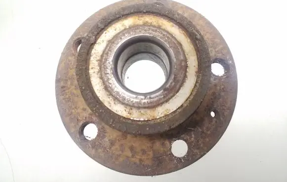 Volkswagen Caddy Rear wheel hub