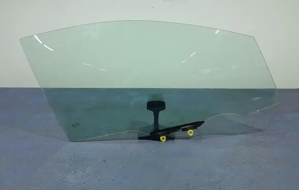 Suzuki Swace Front door window glass four-door 