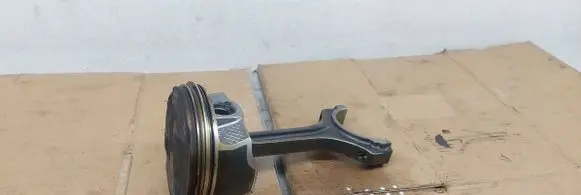 Ford Mustang VI Piston with connecting rod