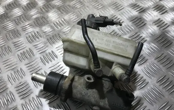 Renault Laguna I Master brake cylinder 7700823486 7700823487
